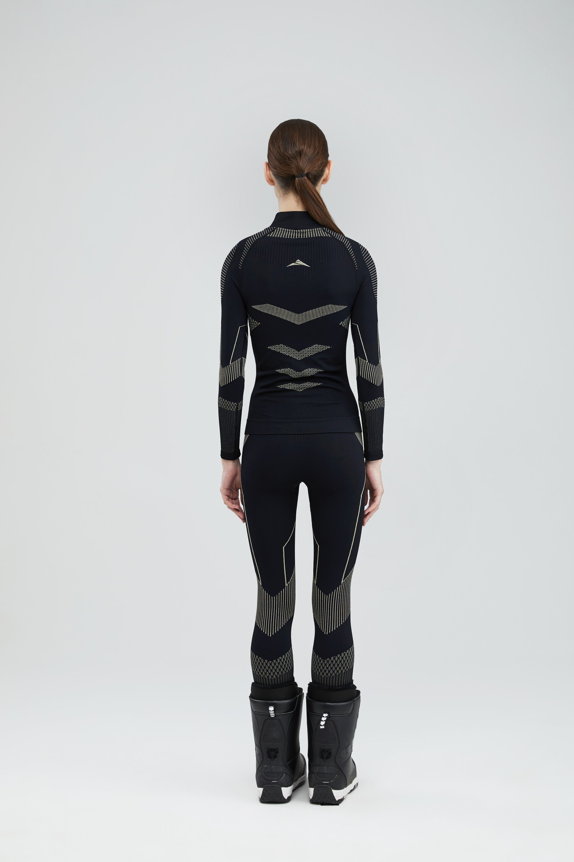Surpine _ pro_thermal_compression_baselayer_women_black_gold_back