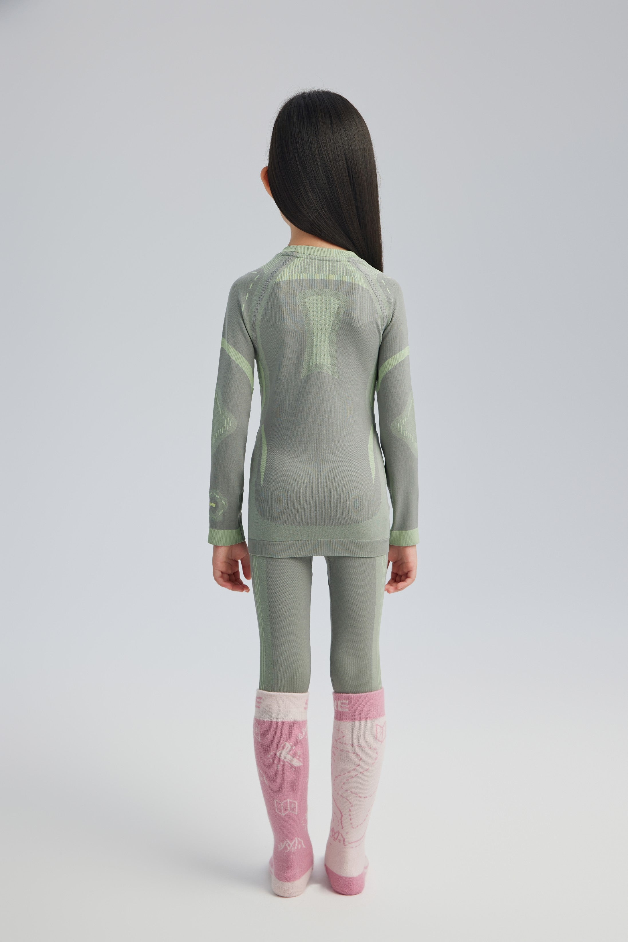 Surpine _ thermal_compression_baselayer_kids_suit_back