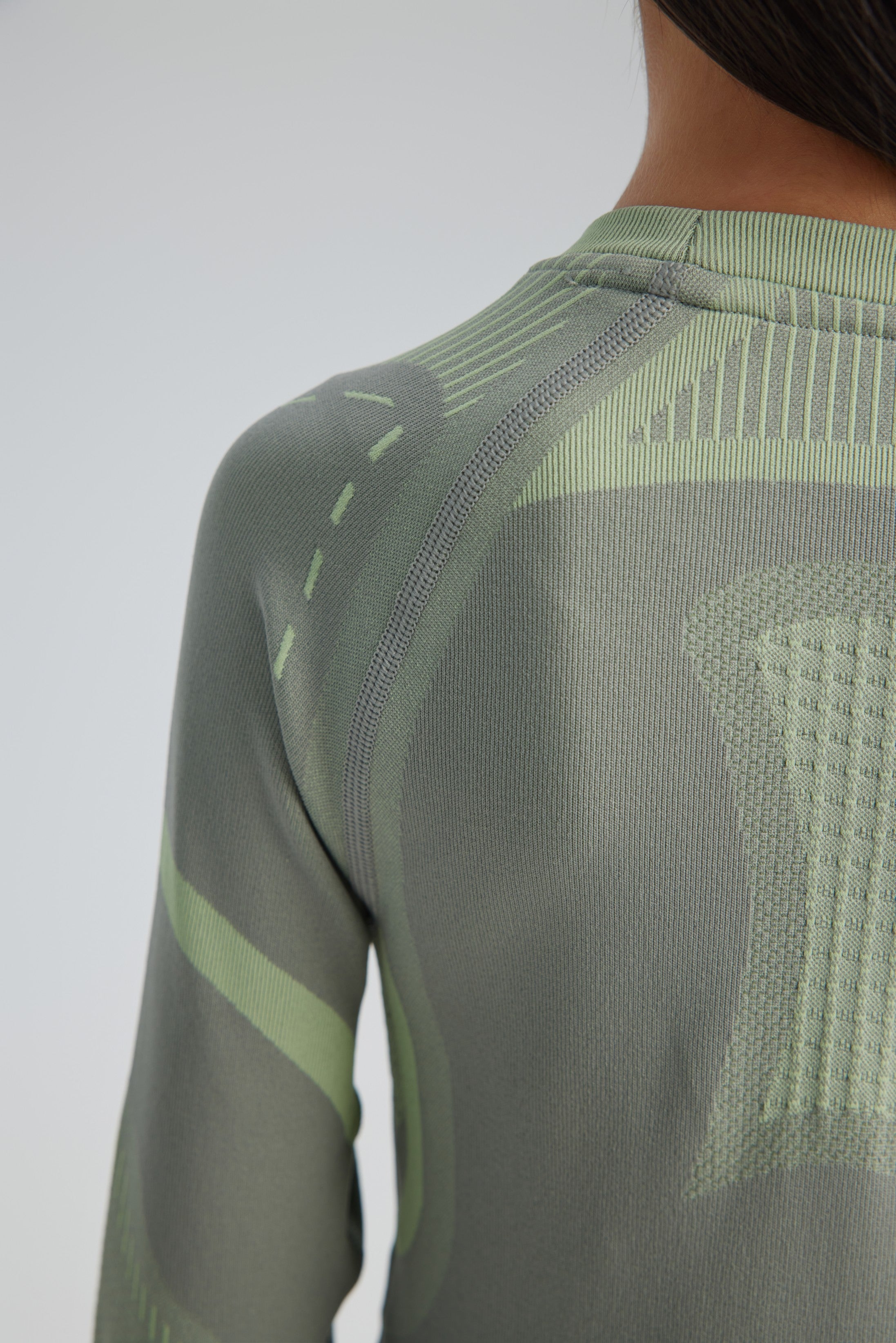 Surpine _ thermal_compression_baselayer_kids_suit_feature_2