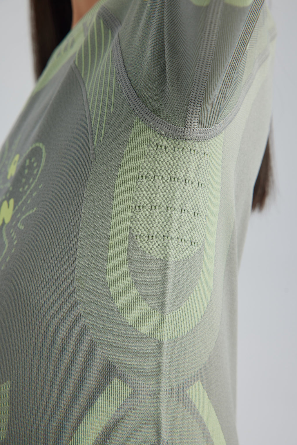 Surpine _ thermal_compression_baselayer_kids_suit_feature_3