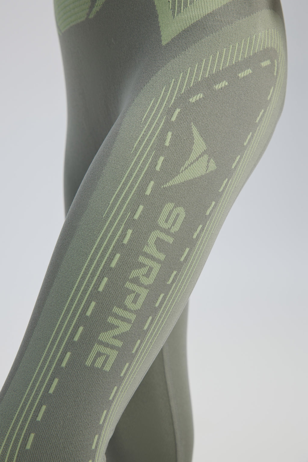 Surpine _ thermal_compression_baselayer_kids_suit_feature_4