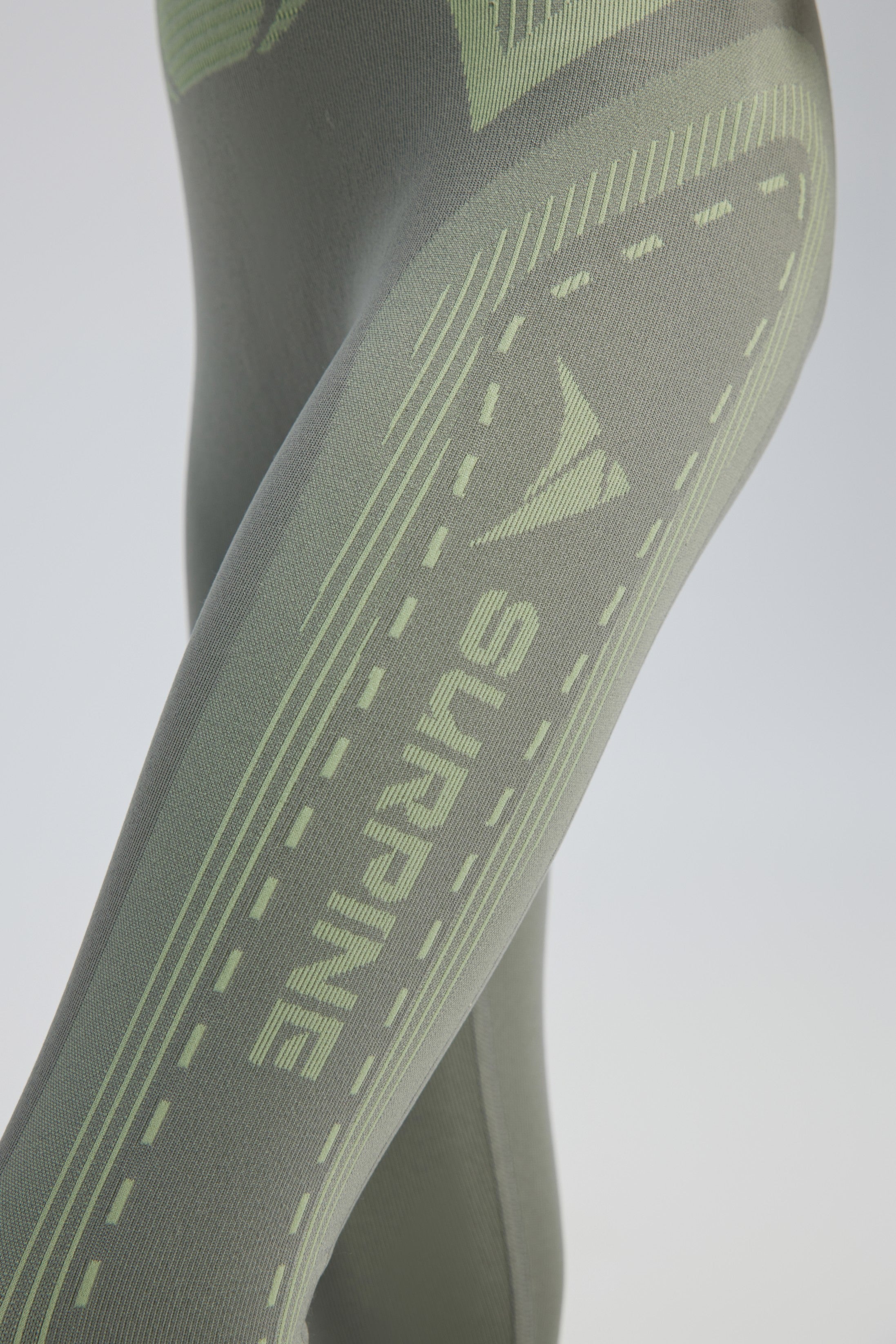 Surpine _ thermal_compression_baselayer_kids_suit_feature_4